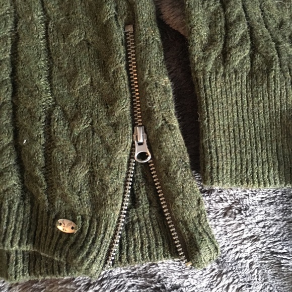 American Eagle Sweater - Picture 2 of 3